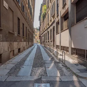 https://via-disciplini-apartment-corso-italia.italymilanhotels.net